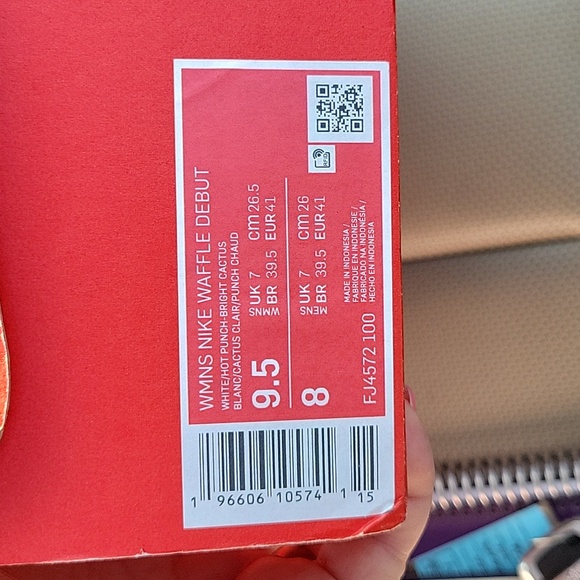 NIKE WOMENS WAFFLE DEBUT SNEAKER - Picture 5 of 5